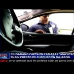 Ciudadano capta en cámaras «macuteo» en un puesto de chequeo en Dajabón