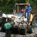 Retiran toneladas de plásticos del río Jaya de San Fco. de Macorís
