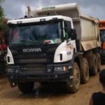 Comunitarios de Majagual en Villa Riva paralizan tránsito de camiones que laboran en Aglipo II por mal estado carretera