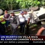 [Video] Accidente de tránsito deja un muerto en provincia Duarte; desconocidos saquean camión