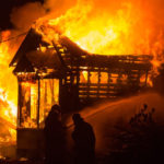 [Video] Mujer le quema la casa a otra en el sector Vista Al Valle SFM