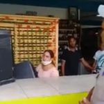 [Video] Mujer se enfrenta a policías por no cumplir con las medidas contra el Coronavirus en Jima Abajo