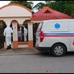 [Video] Trasladan a mujer de Villa Riva con coronavirus; era tratada en su casa