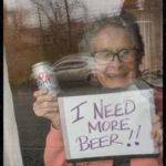 Coors Light le manda 150 cervezas a doñita que se hizo viral