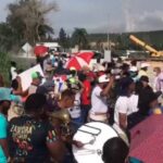 [Video] Familia Rosario crea caos frente a la Barrick Pueblo Viejo