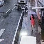 [VIDEO] Hombre vestido de mujer se roba una jeepeta en San Francisco de Macorís.