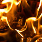 Incendio en Cotuí cobra la vida de un hombre y su hijo resulta herido